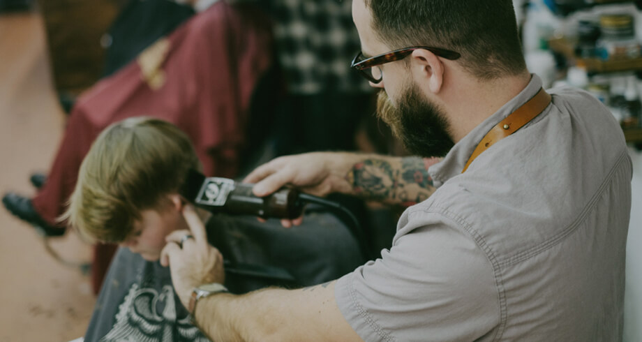 Tunsoarea pompadour: eleganța care a trecut prin secole